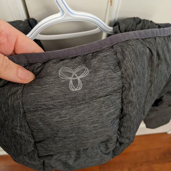 TNA Aritizia womens The little puff packable jacket size xs in gray color - Picture 3 of 11